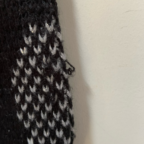 Arielle Graphic B&W Vintage 80s Knit Sweater - Picture 7 of 10